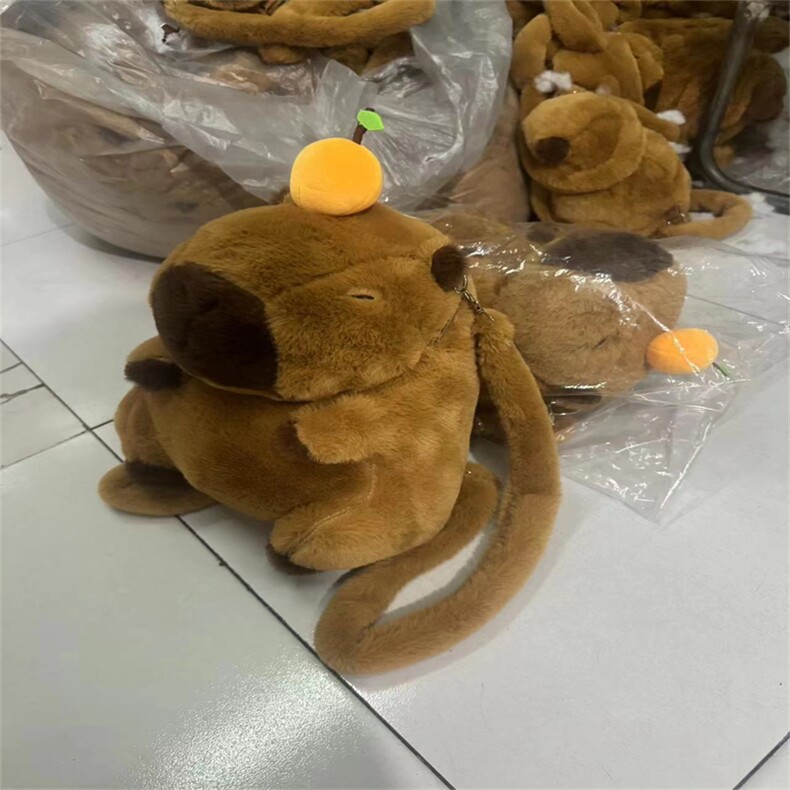 双肩水豚，金雅毛绒玩具