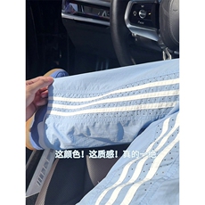 浅蓝色