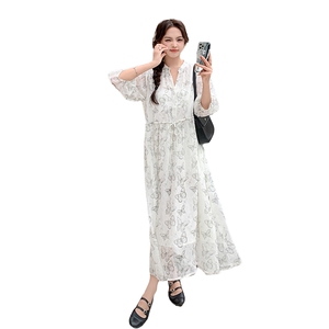 法式V领碎花连衣裙女2025春夏新款高腰显瘦惊艳绝美茶歇裙长裙子图片