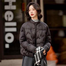 黑色短款羽绒服女2025冬季新款时尚百搭轻薄90白鸭绒外套，女装羽绒服，梦懿尔