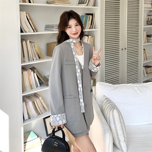 灰色气质休闲西装套装女2025春季新款蕾丝拼接西服上衣短裙两件套图片