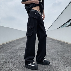 黑色