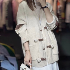 小熊盘扣慵懒风羊毛外套V领开衫女新款韩版宽松，女装羊毛衫，唯若美羊绒