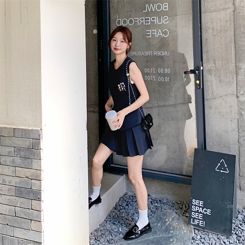 刺绣藏青色无袖背心马甲百褶裙套装女夏两件套大方得体爆款流行,女装套装/套裙,纯色衣恋