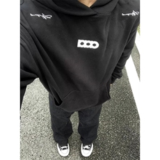 黑色