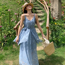 法式复古气质蕾丝吊带连衣裙女夏季新款设计感小众收腰显瘦长裙子，女装连衣裙，浙宝305