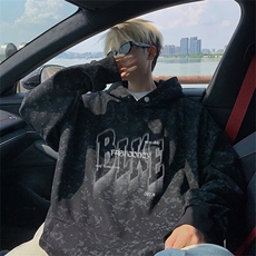 黑色