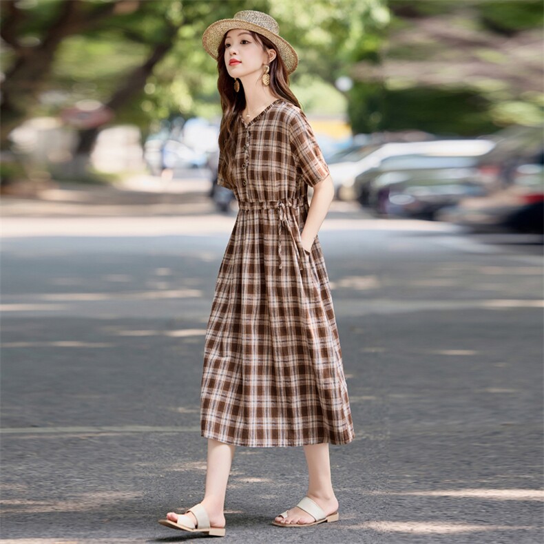 时尚收腰格子气质连衣裙女2025夏装新款妈妈大码洋气休闲棉麻裙子,女装大码女装,依万里