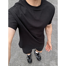 黑色