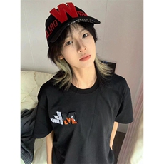黑色