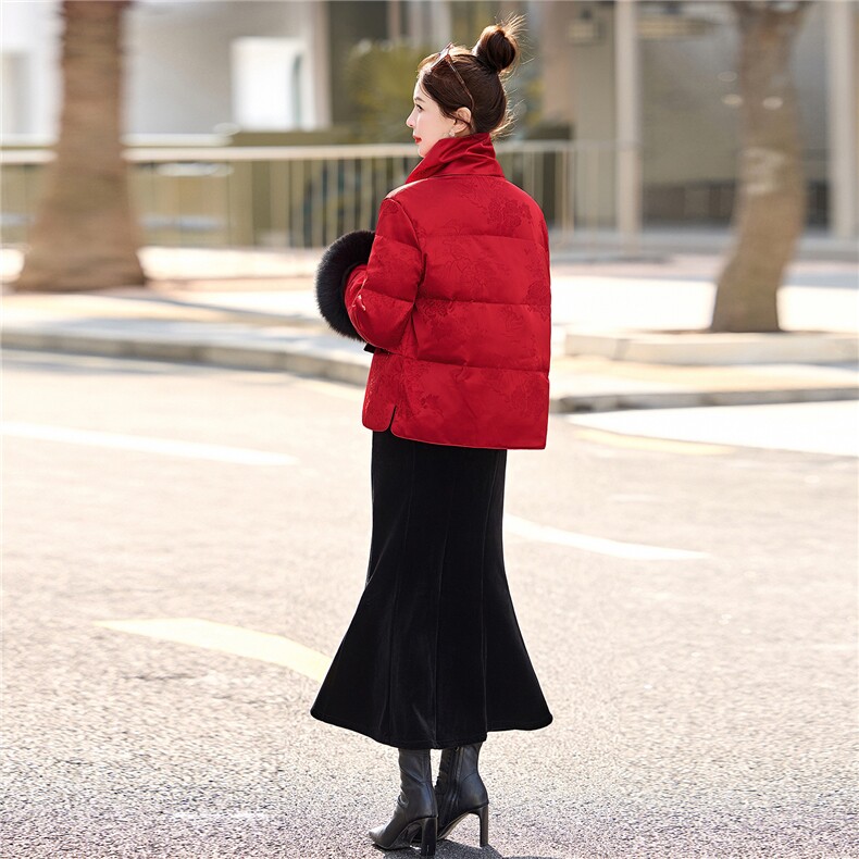 2025年刺绣新款新中式短款收腰显瘦红色配围巾真狐狸毛羽绒服,女装羽绒服,涵誉