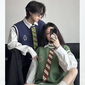 23M03-P60  男女休闲学院风毛衫背心美式针织衫叠穿情侣背心图片