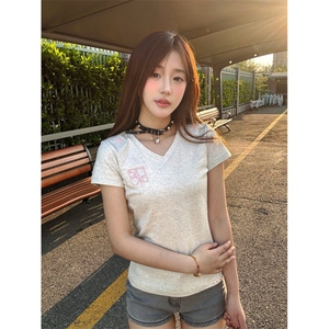 H0898-P35原版工艺+珠片+绣花V领休闲修身短袖T恤图片
