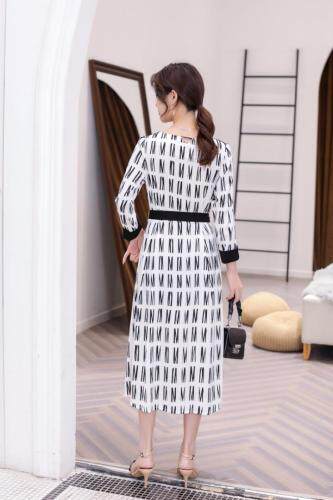 夏季新款韩版时尚连衣裙，女装连衣裙，裳之恋语