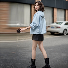 2025年秋季时尚宽松休闲风连帽风衣，女装短外套，慕依路