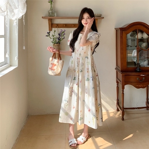 清纯少女森系白色碎花连衣裙2025夏季独特漂亮文艺风大摆掐腰长裙,男生穿衣搭配文艺图片