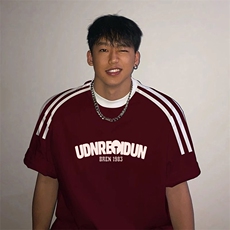 酒红色