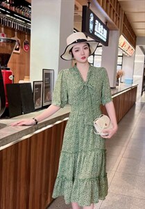 碎花修身连衣裙图片
