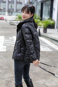 2021新款时尚羽绒服图片
