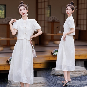 温柔绝美白色刺绣套装连衣裙女2024夏季新款盘扣衬衣半身裙两件套图片