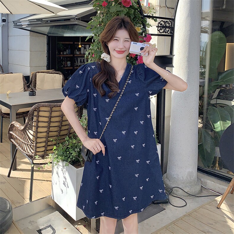 克莱因蓝法式V领连衣裙女2025夏新款显瘦高腰海边度假风减龄裙子图片