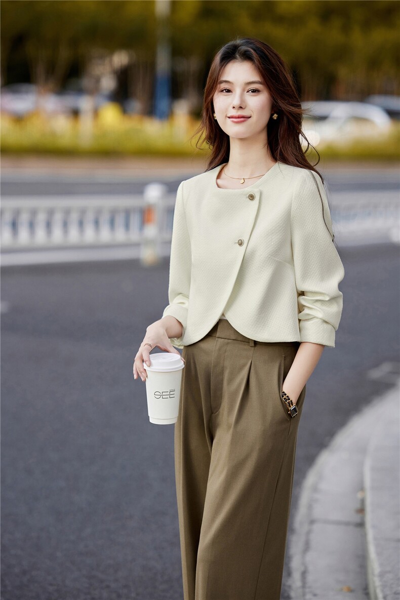 时尚气质小香风外套女春秋2025新款小个子显瘦减龄翻领短上衣,女装短外套,婵米儿