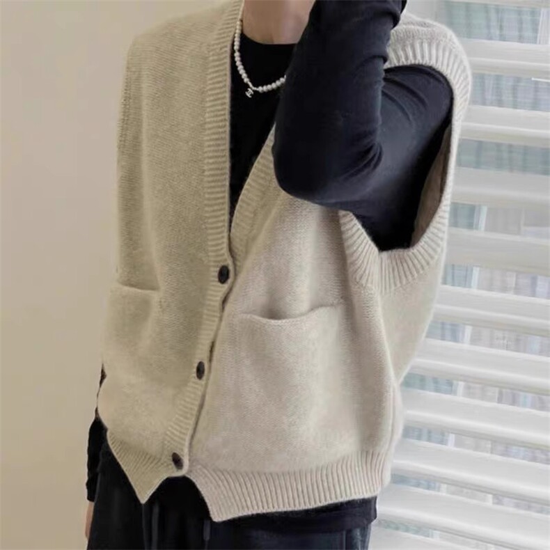 时尚韩版仿羊毛无袖坎肩女宽松显瘦百搭针织马甲外套，女装马甲，雪真羊绒