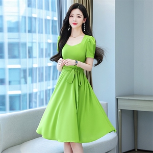 绿色方领连衣裙女2024年夏季新款质感高级感气质韩版遮肚高腰裙子图片