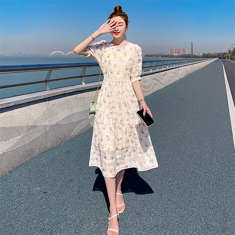 SD同款连衣裙女米色法式雏菊刺绣泡泡袖镂空度假风2025早春中长裙,女装连衣裙,依多米