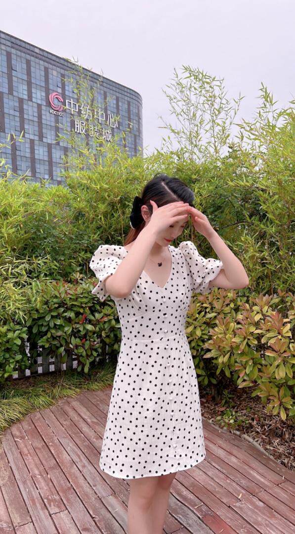 夏季点点连衣裙，女装连衣裙，雨恋依香(1F)