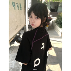 黑色