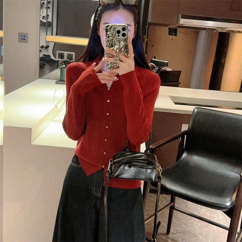 优雅知性红色针织衫 展现女性魅力与气质图片