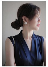 简约通勤韩版v领针织背心女薄款宽松休闲精纺细羊毛无袖打底衫潮，女装T恤，织己羊绒