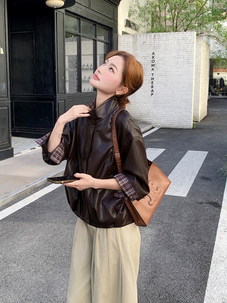 咖色格子拼接皮衣外套女秋季2025新款韩版宽松显瘦夹克上衣,女装短外套,纯色衣恋