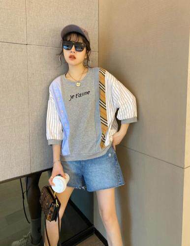 【现货】夏季新款针织衬衫竖条拼接款字母刺绣时尚休闲圆领卫衣，女装衬衫，微迪菲