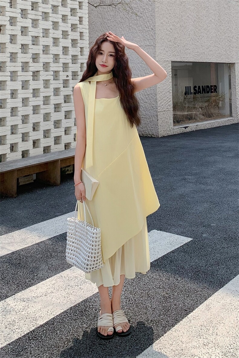 奶黄色吊带连衣裙女2025夏季新款法式设计感时尚显瘦海边度假长裙,女装连衣裙,2C206