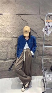 现货春夏款牛仔外套图片