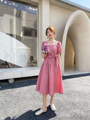 PANDLI流行的小方领才是时髦小方领加上泡泡袖的设，女装，潘大利