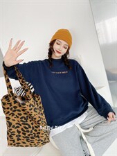 圆领刺绣字母加绒卫衣，女装卫衣/绒衫，美依菱