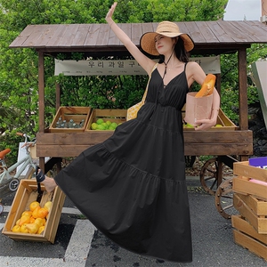 法式温柔白月光连衣裙女2025夏季新款收腰独特漂亮V领气质吊带裙图片
