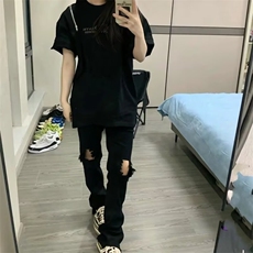 黑色