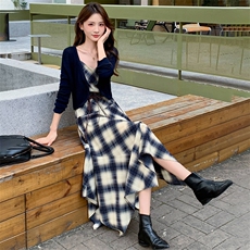 2025年秋季新款时尚潮流高级感大方格飘逸大摆连衣裙两件套，女装套装/套裙，心心服饰