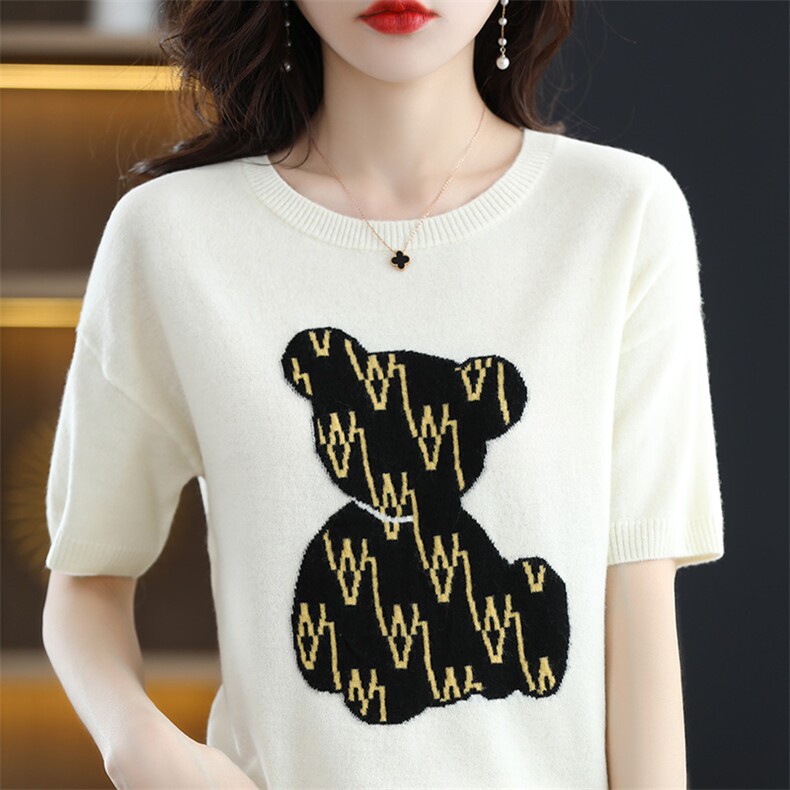 夏季新款圆领小熊图案针织短袖女款时尚百搭，女装T恤，秋虹羊绒