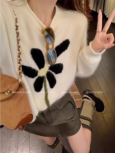 花朵针织衫套头毛衣女秋冬设计感小众宽松减龄针织上衣图片