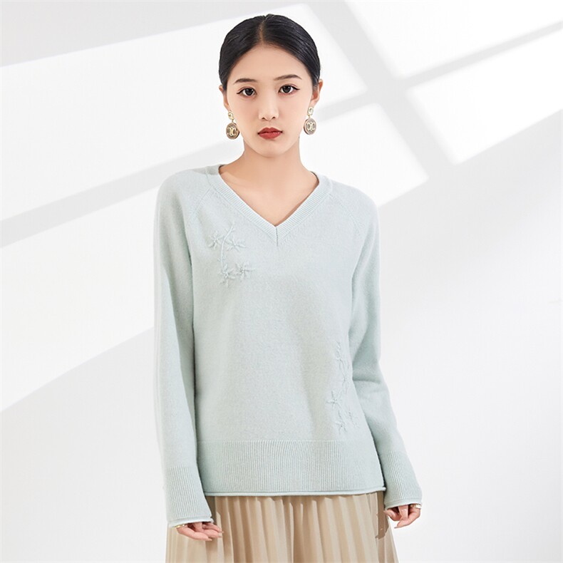 女士秋冬季新款时尚纯色手缝花V领羊毛衫,女装羊毛衫,奢优羊绒