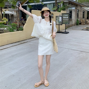 【现货】新中式轻风蕾丝盘扣复古泡泡袖上衣+半裙套装图片