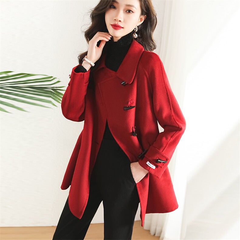 现货2025秋冬新款牛角扣双面羊毛呢A字版羊毛外套，女装短外套，丝露依尚（原SL）