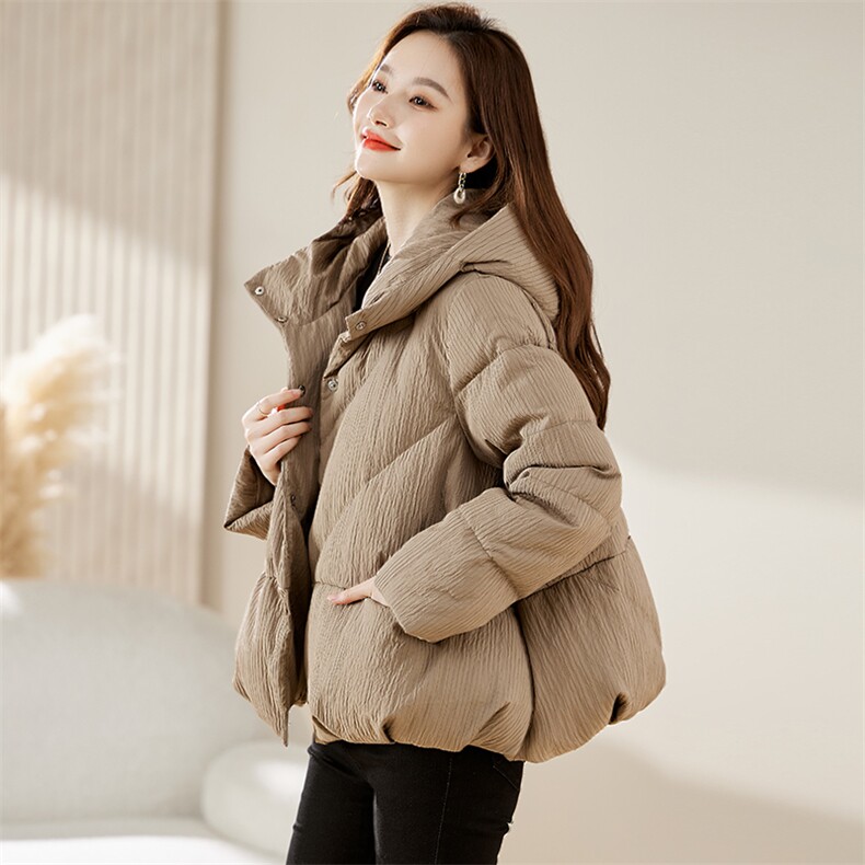 2024年冬季新款女装连帽短款长袖纯色90%白鸭绒仿树纹羽绒服,女装羽绒服,初闻兮