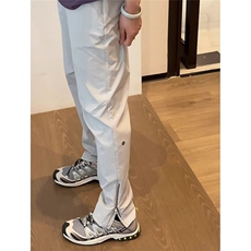 浅灰色