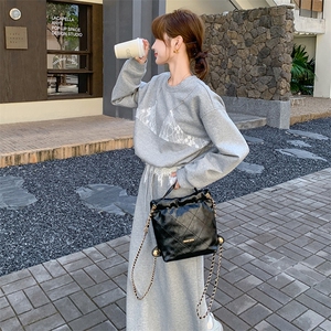 减龄超好看卫衣套装裙女初秋穿搭一整套2025新款绝美半身裙两件套图片